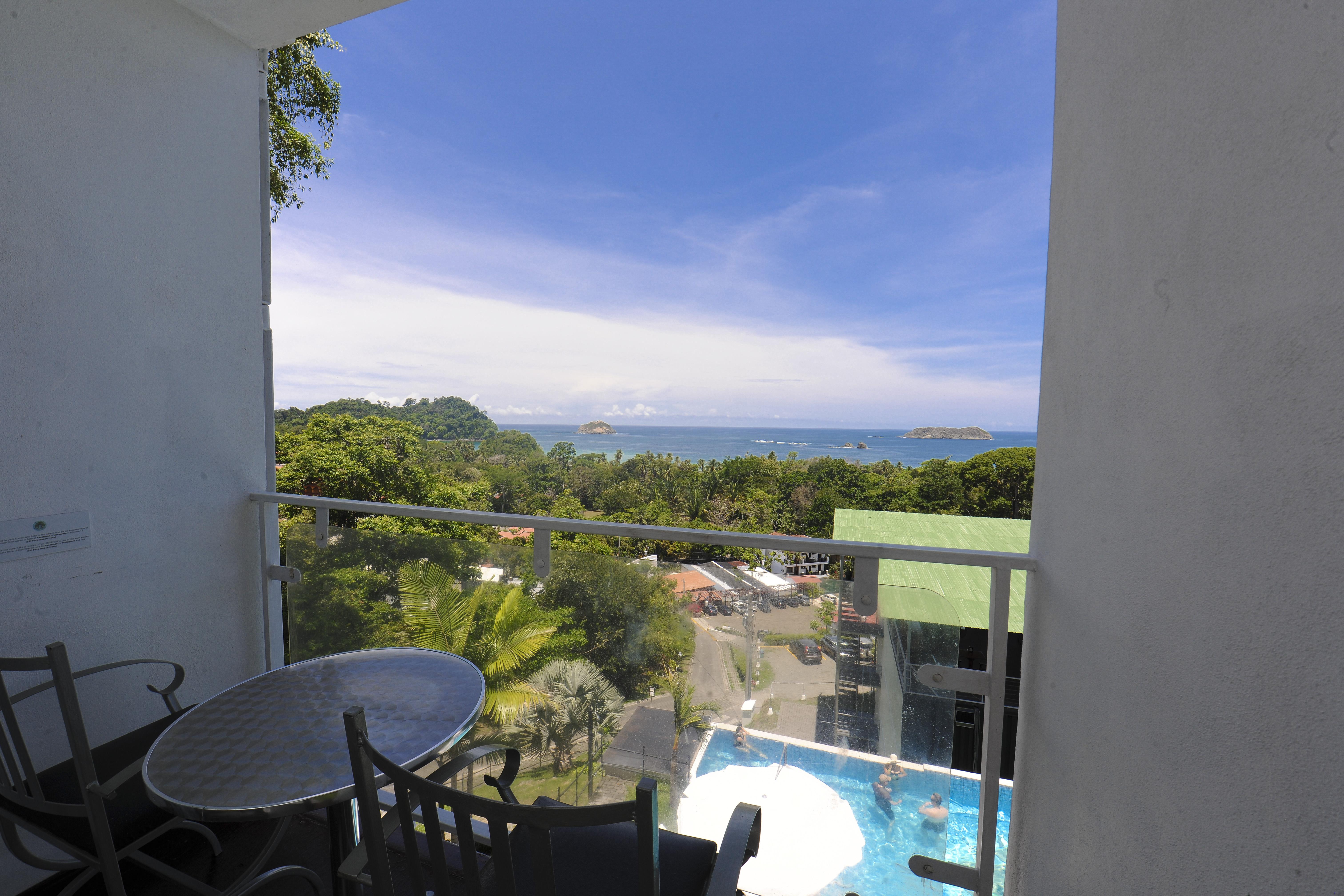 El Faro Containers Beach Hotel Manuel Antonio Esterno foto