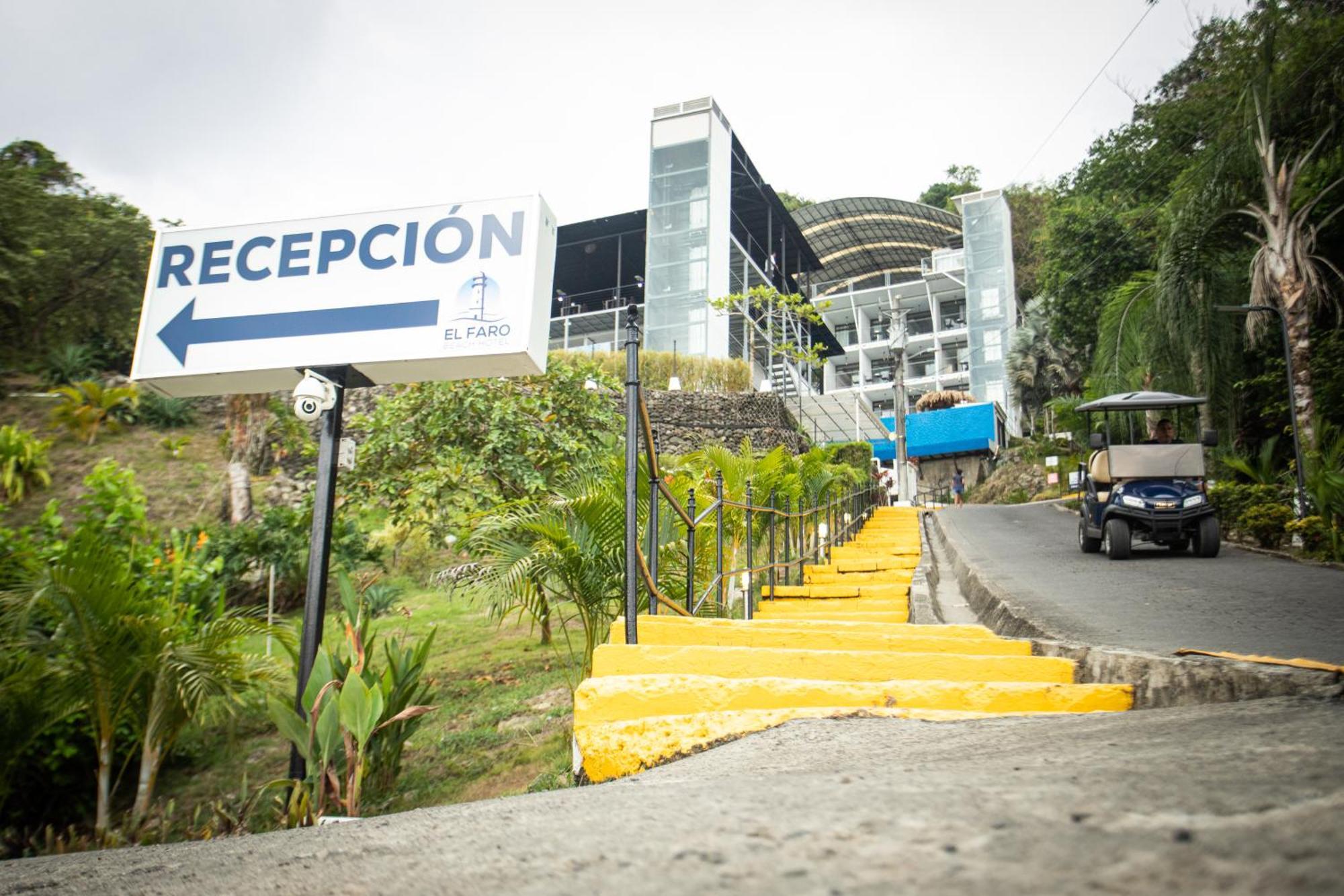 El Faro Containers Beach Hotel Manuel Antonio Esterno foto