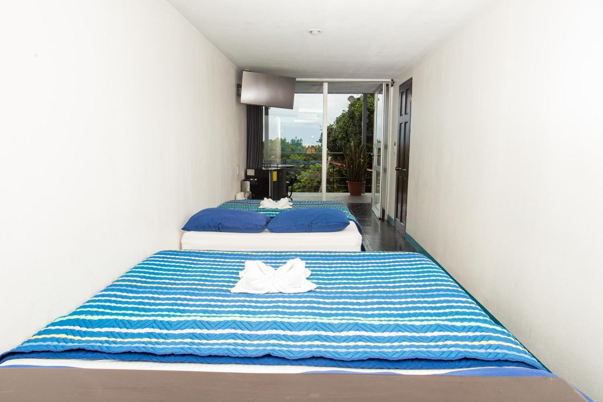 El Faro Containers Beach Hotel Manuel Antonio Esterno foto